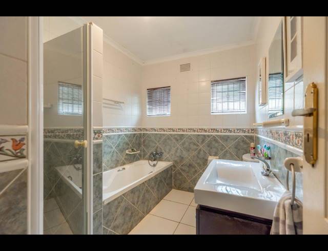 3 BEDROOM HOUSE FOR SALE IN DAWNCLIFFE